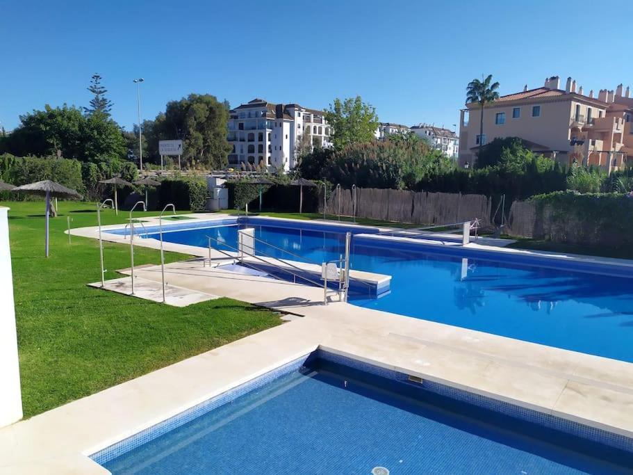 Apartamento Entero Con Solarium En Sabinillas, Con Piscina Y Al Lado Del Puerto De La Duquesa Manilva Eksteriør bilde